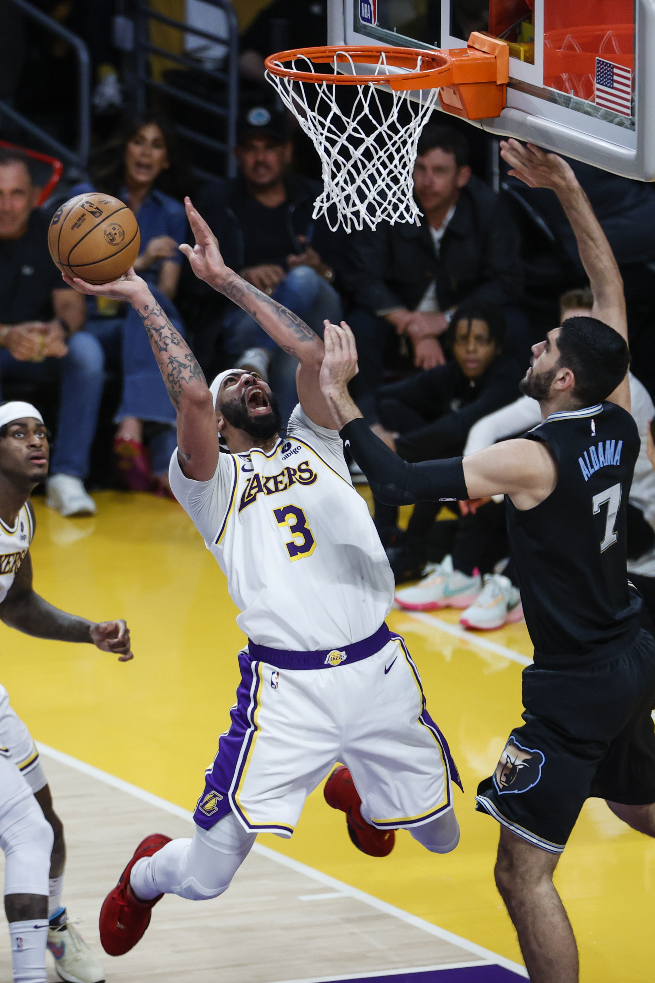 NG体育-NBA季后赛：湖人击败太阳晋级西部决赛