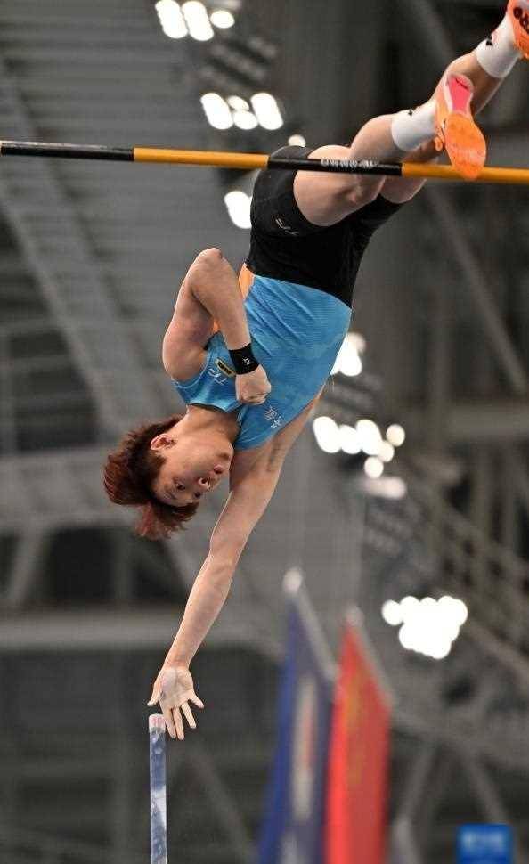 NG体育-田径项目选手以毅力坚持到终点取得胜利