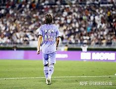 NG体育-中场大将出色表现，全队齐心协力获胜