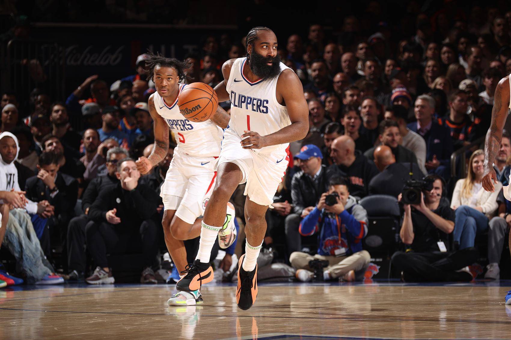 NG体育-NBA总决赛：快船大胜尼克斯取得开门红