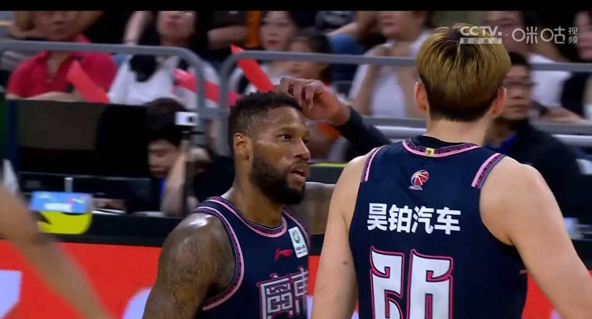 NG体育-中国篮球联赛劲爆进行中，球迷热情高涨