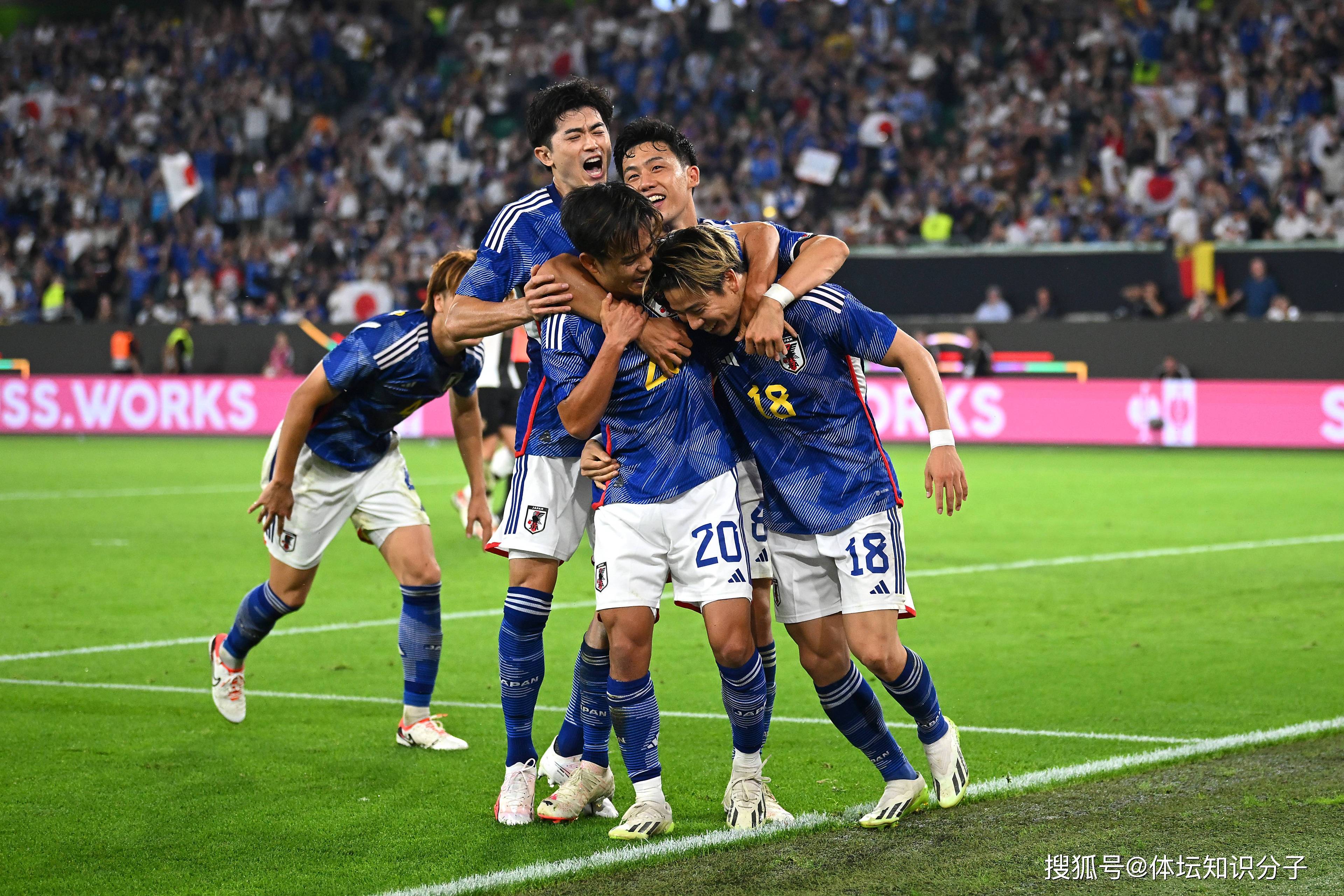 NG体育-国际足球赛事的精彩瞬间感动全场观众